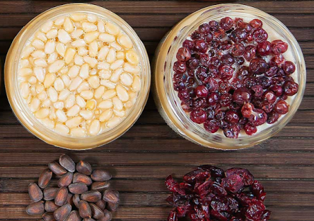 Крем-Мёд с ягодами и орехами